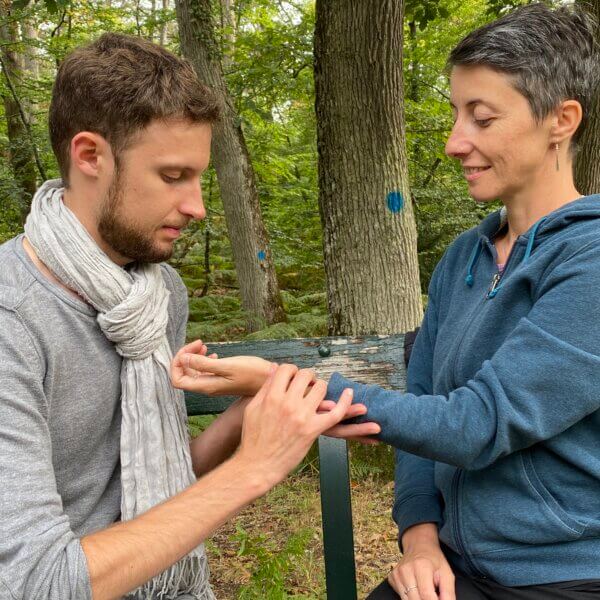 prise de pouls ayurvedique par Romain Cardinaud